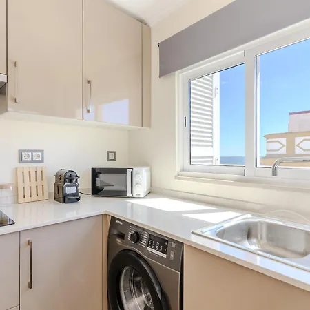 Apartment #380 The Sea View Haven *
